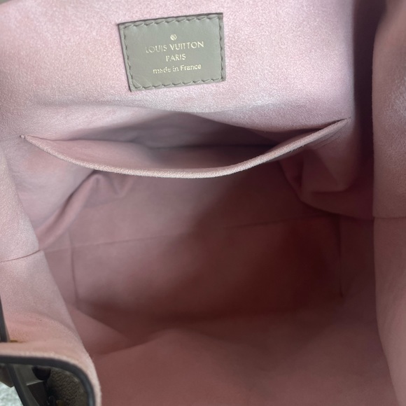 AUTHENTIC LOUIS VUITTON EMPREINTE
MONTSOROUS PM - Picture 12 of 16